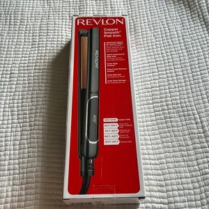 Revlon Cooper Smooth Flat Iron Straightener